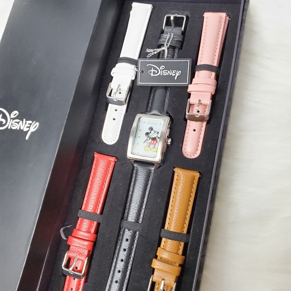 NWOT Disney Mickey Mouse Changeable banded watch - Picture 3 of 8